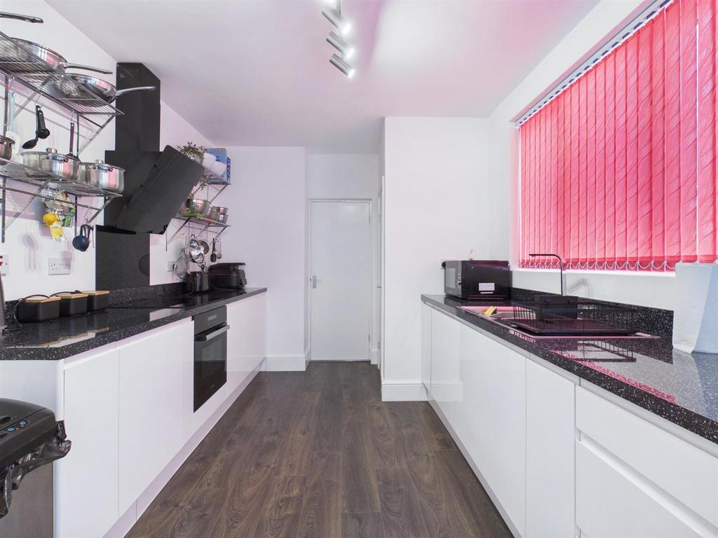 Kitchen: