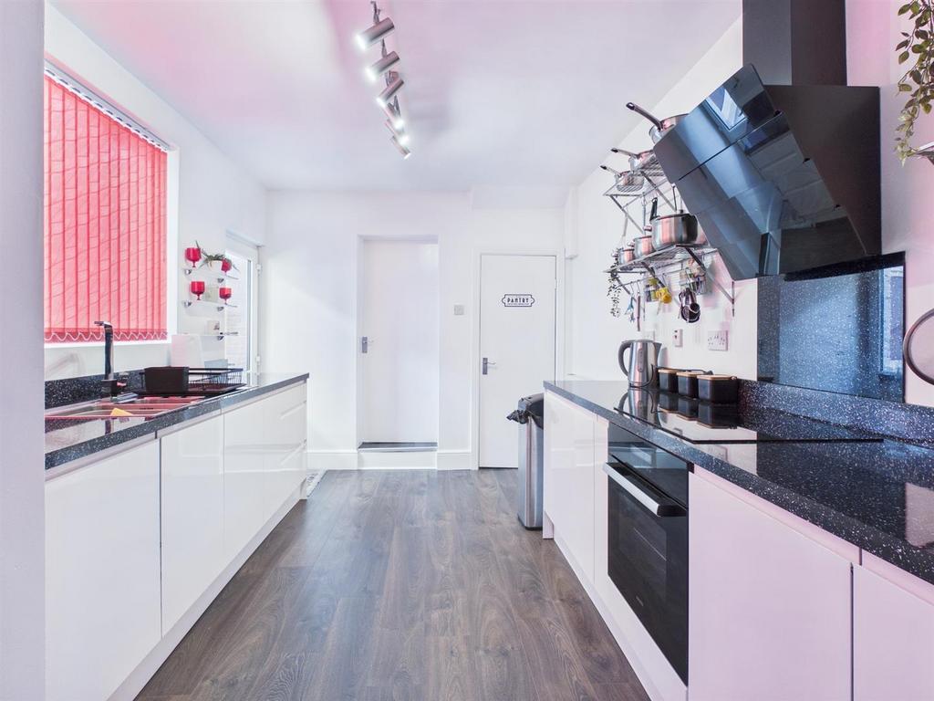 Kitchen: