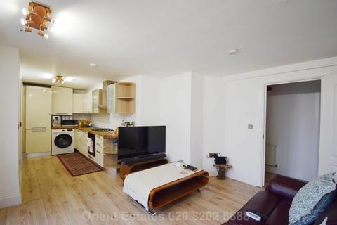 2 bedroom flat to rent, Renters Avenue, Hendon