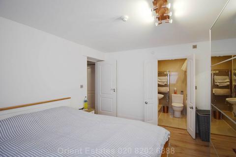 2 bedroom flat to rent, Renters Avenue, Hendon