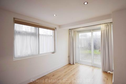 2 bedroom flat to rent, Renters Avenue, Hendon