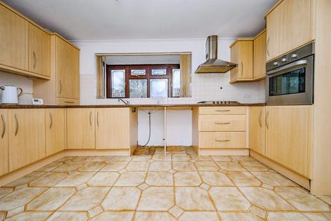 undefined, Almond Close, Luton