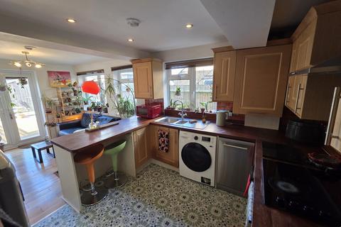 2 bedroom flat to rent, South Croydon CR2