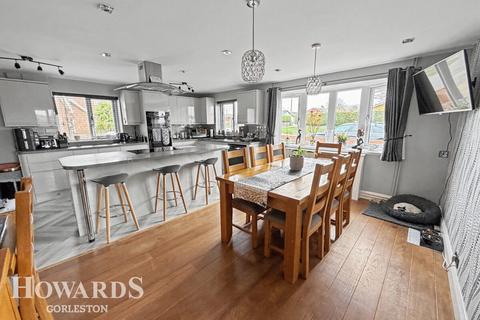 3 bedroom detached bungalow for sale, Amhurst Gardens, Belton