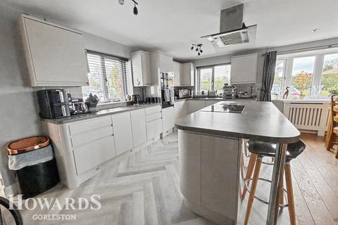 3 bedroom detached bungalow for sale, Amhurst Gardens, Belton