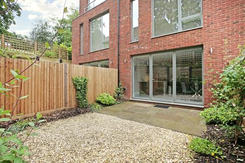 High Street, Esher, KT10