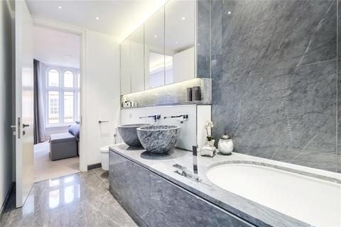 3 bedroom flat to rent, Green Street, Mayfair W1