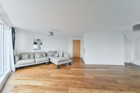 3 bedroom flat for sale, Seren Park Gardens, London, SE3