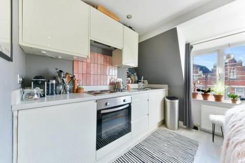 1 bedroom flat for sale, Streatham High Road, London, SW16