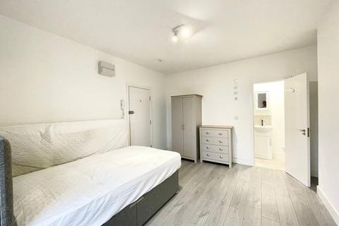 Studio to rent, Ladbroke Grove W10
