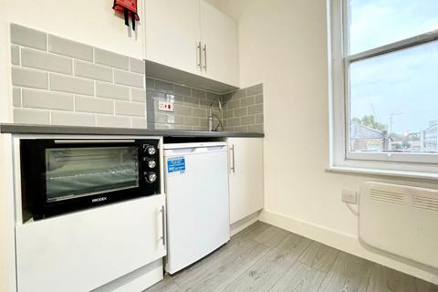 Studio to rent, Ladbroke Grove W10