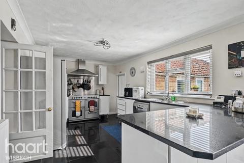 4 bedroom terraced house for sale, St Peters Road, Upwell