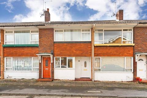 2 bedroom maisonette for sale, Cliveden Place, Shepperton, TW17