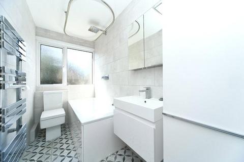 2 bedroom maisonette for sale, Cliveden Place, Shepperton, TW17