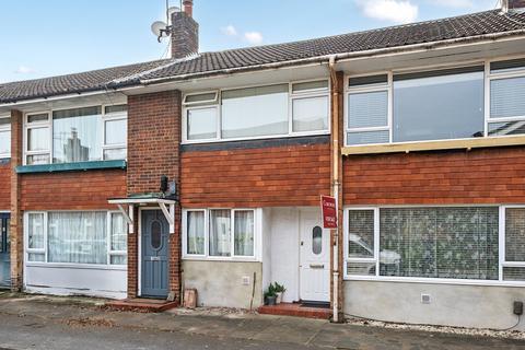 2 bedroom maisonette for sale, Cliveden Place, Shepperton, TW17