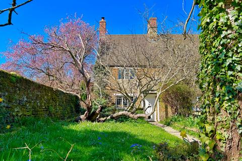 High Street, Eydon, NN11