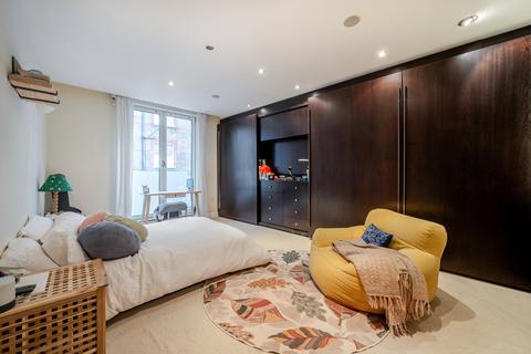 3 bedroom flat for sale, Cope Place, London, W8