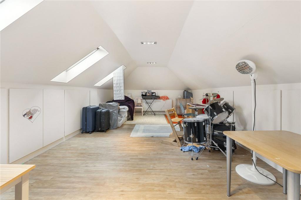 5 Comiston Rise