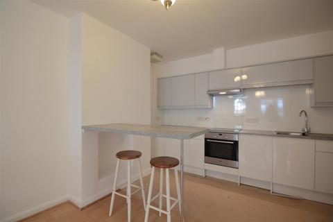 2 bedroom flat to rent, Friary Road, Peckham SE15