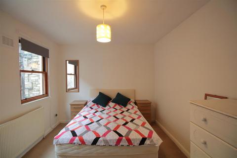 2 bedroom flat to rent, Friary Road, Peckham SE15