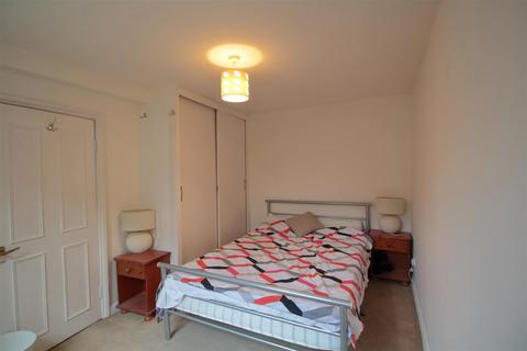 2 bedroom flat to rent, Friary Road, Peckham SE15