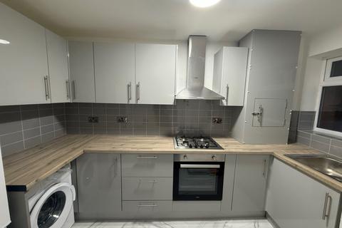 3 bedroom detached house to rent, West Drayton, UB7