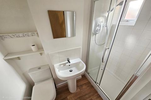 1 bedroom flat to rent, Broadstone