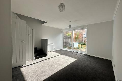 2 bedroom house to rent, Newton Court, HAYWARDS HEATH