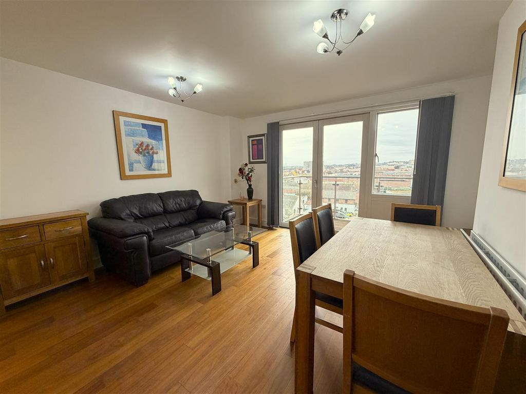 Lounge 1.JPG