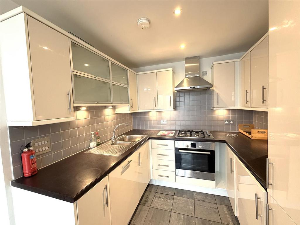 Kitchen 2.JPG