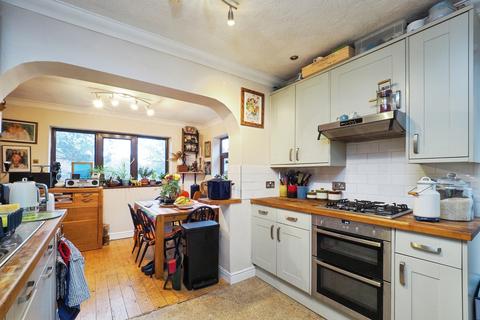 4 bedroom detached house for sale, Russell Drive, Wollaton, Nottingham, NG8