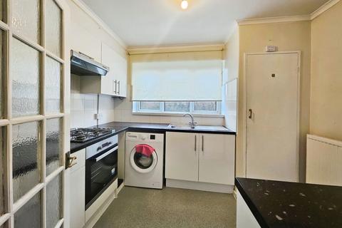 2 bedroom maisonette for sale, Oak Way, Crawley, West Sussex