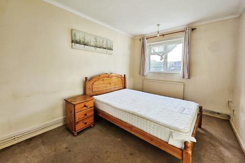 2 bedroom maisonette for sale, Oak Way, Crawley, West Sussex