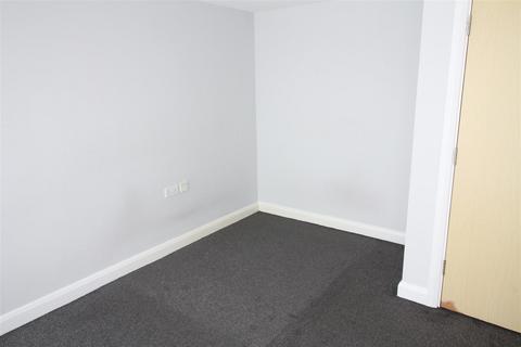 2 bedroom house to rent, Devonshire Road, Manchester M30