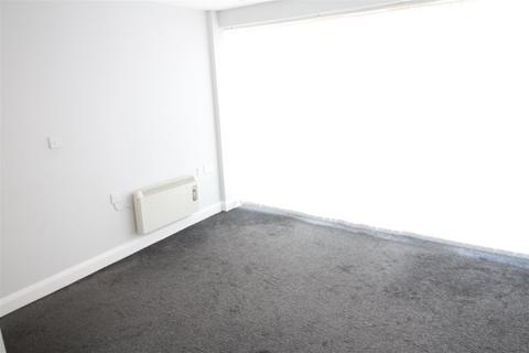 2 bedroom house to rent, Devonshire Road, Manchester M30