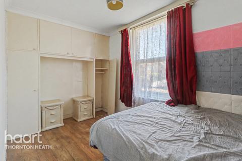 1 bedroom flat for sale, Holmesdale Road, London