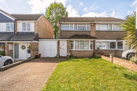 4 bedroom semi-detached house to rent, Plover Close, Hampshire SO16