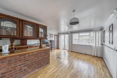 4 bedroom semi-detached house to rent, Plover Close, Hampshire SO16