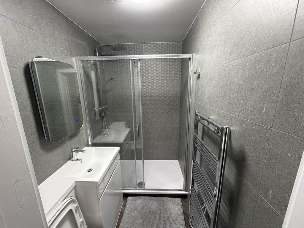 Bedroom 1 Ensuite