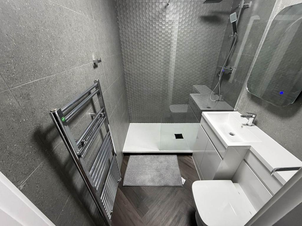 Bedroom 2 Ensuite