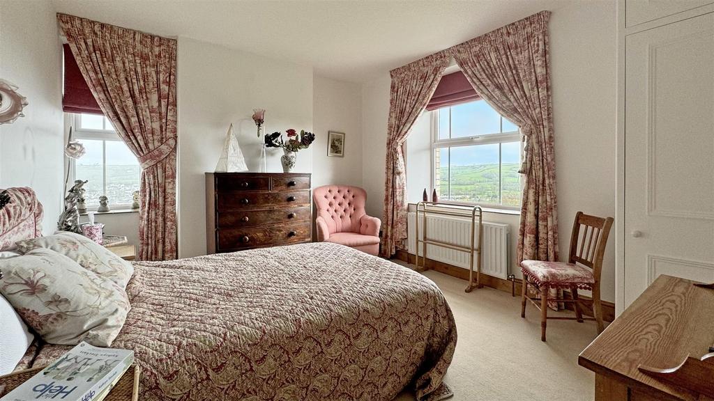 Bedroom 2 1.jpg