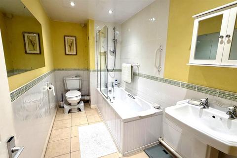 2 bedroom apartment for sale, Garth Court, Abbey Road, Llandudno