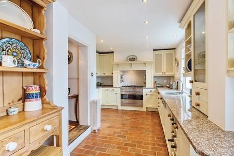 4 bedroom house for sale, Upper Weybourne Lane, Farnham, GU9