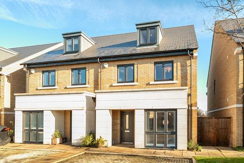 Orchard Farm Avenue, East Molesey, KT8