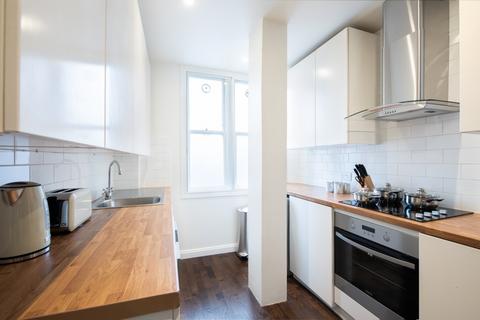 3 bedroom flat to rent, Hill Street Mayfair W1J