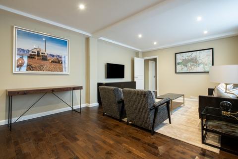 3 bedroom flat to rent, Hill Street Mayfair W1J