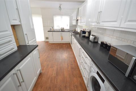 3 bedroom semi-detached house to rent, High Beech Road, Luton, Bedfordshire, LU3