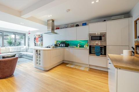 4 bedroom house for sale, Woodend, Esher, KT10