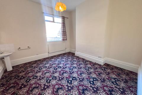 undefined, Sunny Bank, HULL