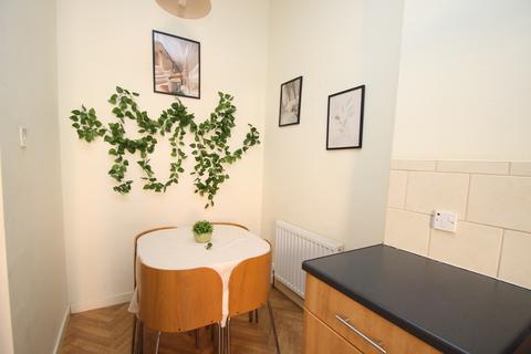 2 bedroom flat to rent, Lawrie Street, Glasgow, G11